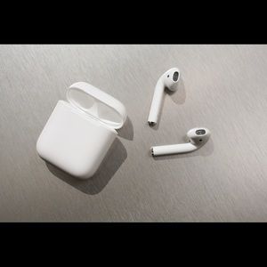 Apple AirPods with case